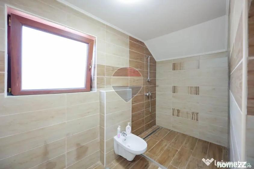 Casă cu 5 camere cu Teren 505 Mp în Central