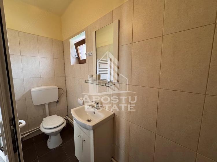 Casă cu 8 camere cu Teren 700 Mp în Sălașu de Jos