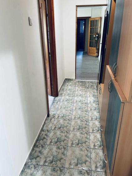 Apartament cu 3 camere semidecomandat în Complex Studențesc