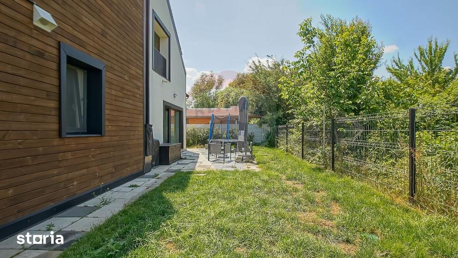 Casă cu 4 camere cu Teren 387 Mp în Stupini