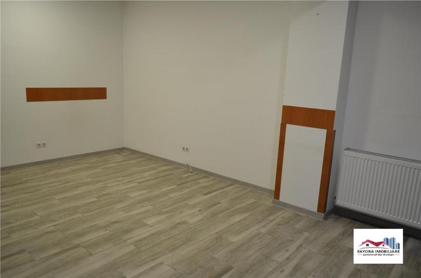 Apartament cu 3 camere decomandat în Tudor