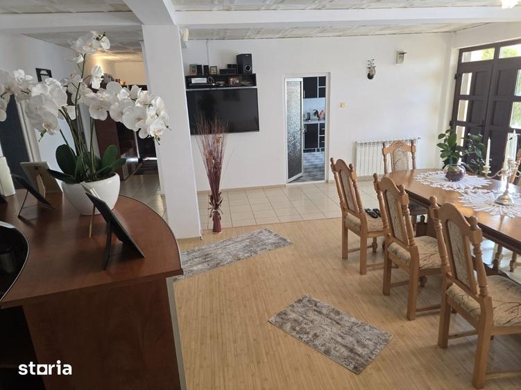 Casă cu 6 camere cu Teren 300 Mp în Sud