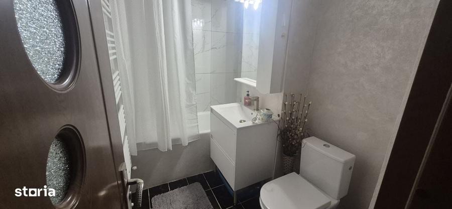 Apartament cu 3 camere decomandat în Găvana
