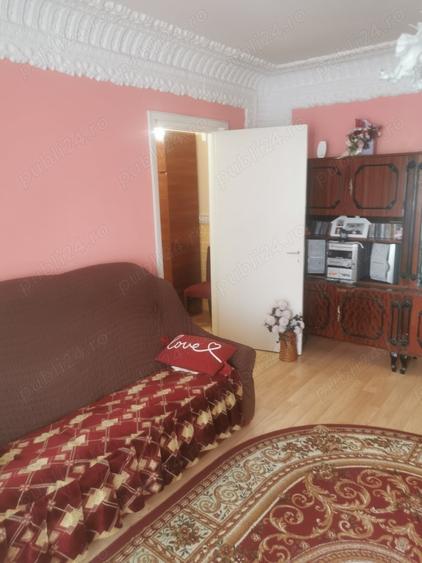 Apartament cu 3 camere semidecomandat în Râmnicu Sărat