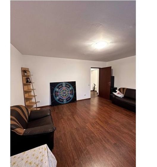 Apartament cu 3 camere decomandat în Vitan