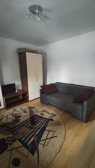 Garsonieră decomandată în Central