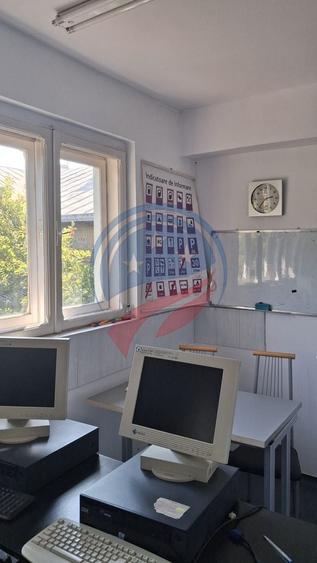 Casă individuală cu 7 camere cu Canalizare în Ultracentral