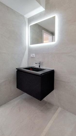 Apartament cu 5 camere decomandat în Astra