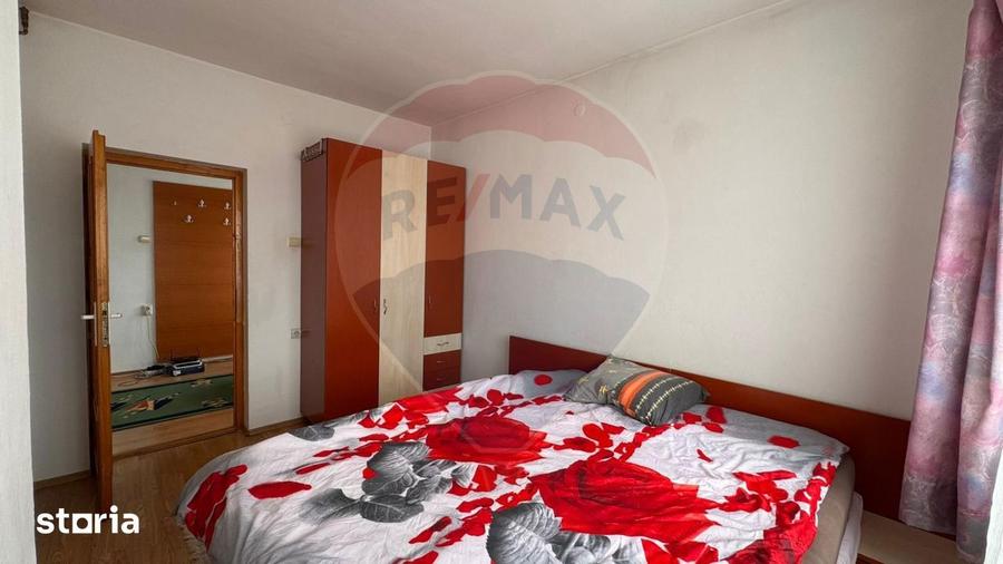 Apartament cu 3 camere semidecomandat, mobilat în Dâmbul Rotund