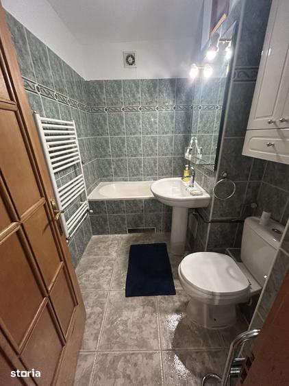 Apartament cu 3 camere decomandat în Girocului