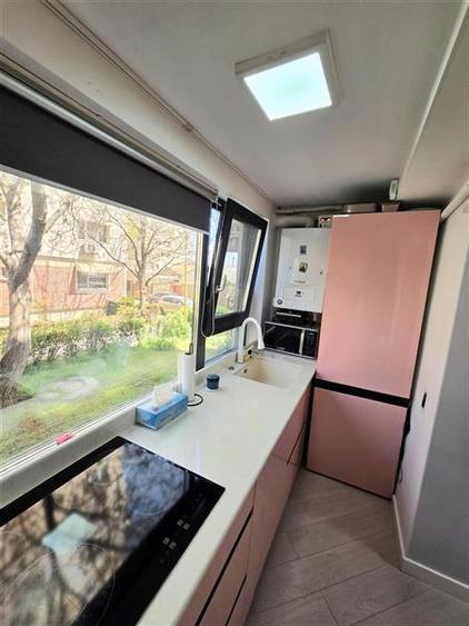 Apartament cu 3 camere semidecomandat, mobilat în Inel I