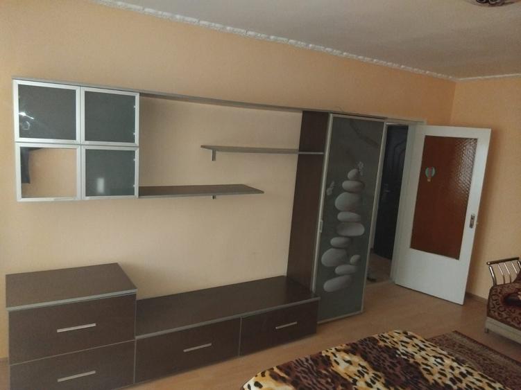 Apartament cu 3 camere decomandat în Olteniței