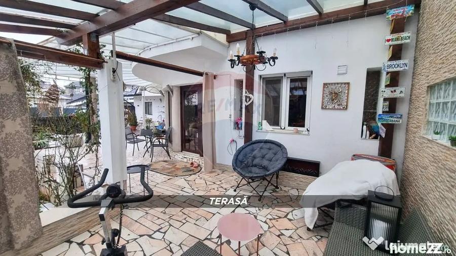 Casă cu 10 camere cu Teren 750 Mp în Central