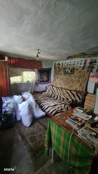 Casă cu 2 camere cu Teren 3670 Mp în Ciofrângeni