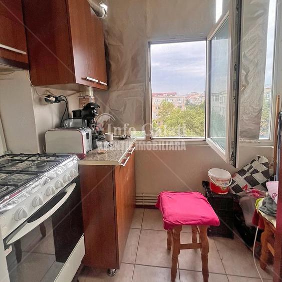 Apartament cu 3 camere decomandat în Micro 20