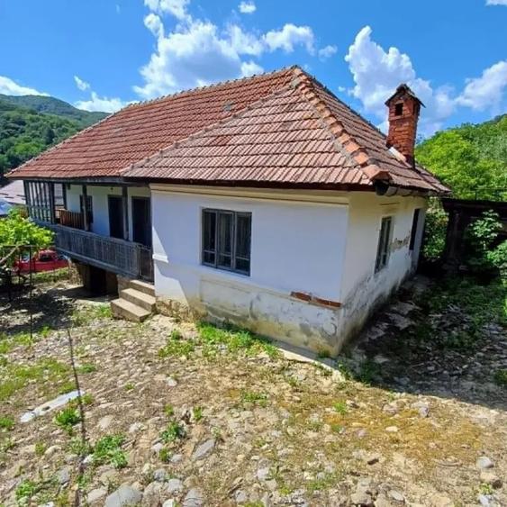Casă cu 4 camere în Central