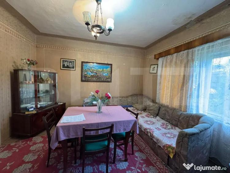 Casă cu 4 camere cu Teren 3697 Mp în Central