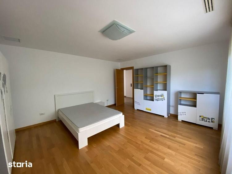 Casă cu 5 camere cu Teren 460 Mp în Central