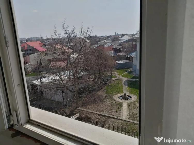 Apartament cu doua camere in zona Liceului Economic - 1