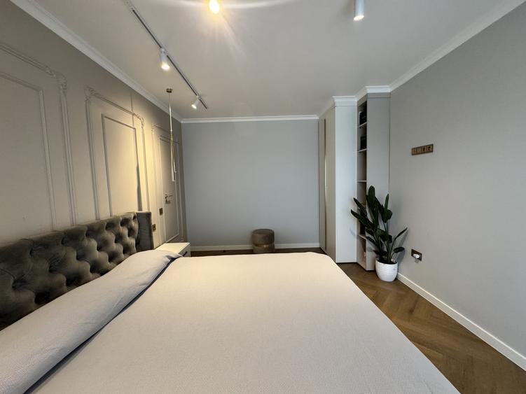 Apartament cu 3 camere semidecomandat, mobilat în Florești