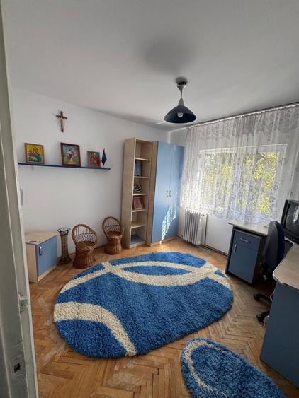 Apartament cu 3 camere decomandat în Central