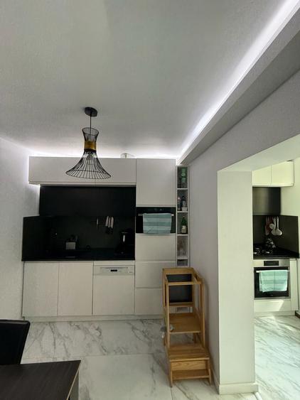 Apartament cu 3 camere decomandat, mobilat în Nicolina