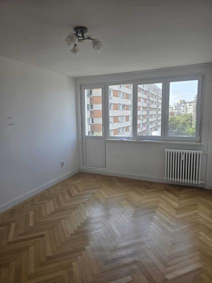 Garsonieră decomandată în Calea București