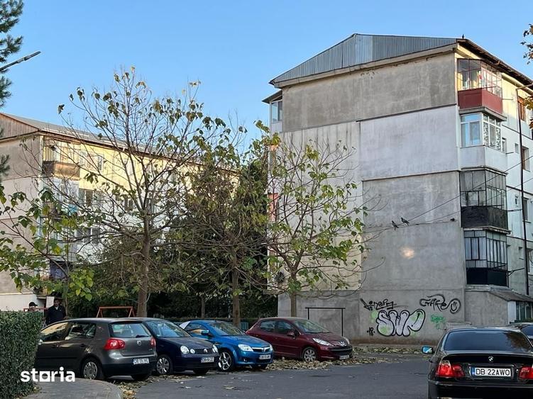 Apartament cu 3 camere semidecomandat în Micro 5