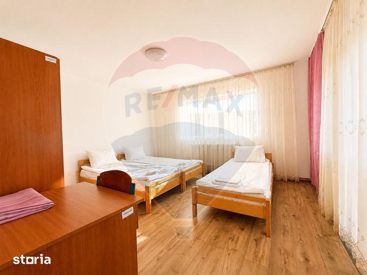 Casă cu 9 camere cu Teren 472 Mp în CFR