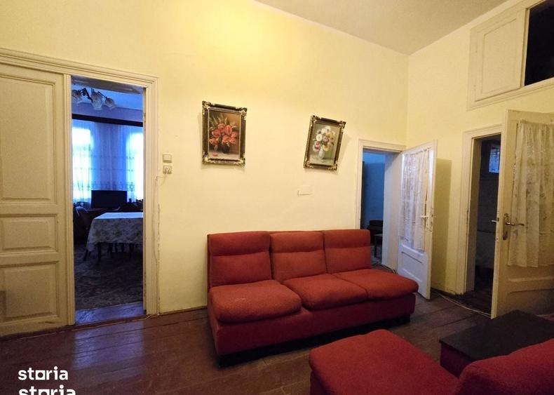 Casă cu 3 camere cu Teren 169 Mp în Central