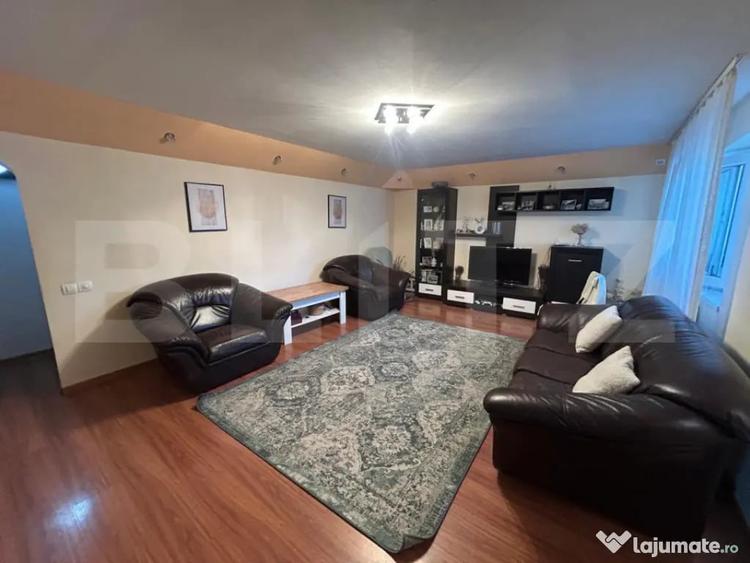 Apartament cu 3 camere decomandat în Micro 5