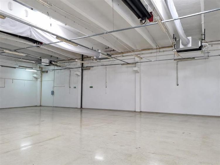 Spațiu comercial, de 350 mp, în Central
