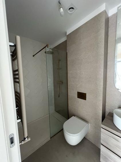 Apartament cu 2 camere semidecomandat, mobilat în Olimp