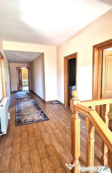 Casă cu 5 camere cu Teren 405 Mp în Coiciu