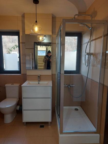 Casă individuală cu 7 camere cu Canalizare în Dăești