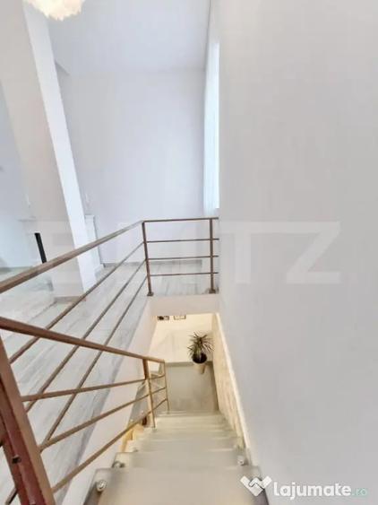 Apartament cu 4 camere semidecomandat în Central