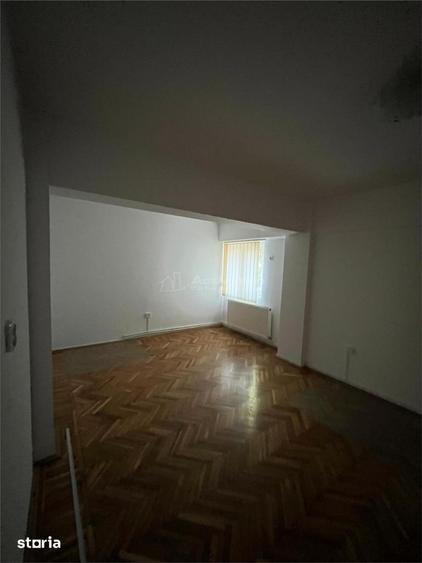 Spațiu comercial, de 260 mp, în Port