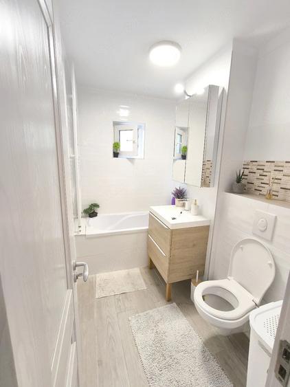 Apartament cu 3 camere semidecomandat în Gării