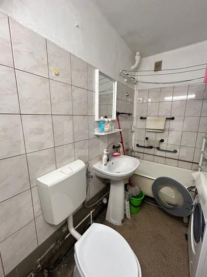 Apartament cu 2 camere semidecomandat, mobilat în Central