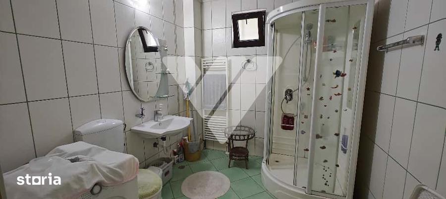 Casă cu 6 camere cu Teren 500 Mp în Central