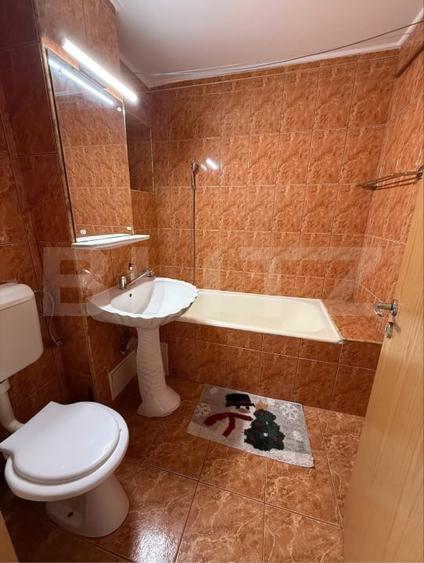 Apartament cu 3 camere decomandat, mobilat în Tractorul