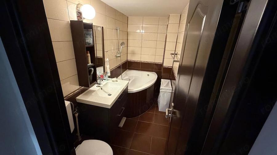 Apartament cu 3 camere decomandat în Vitan