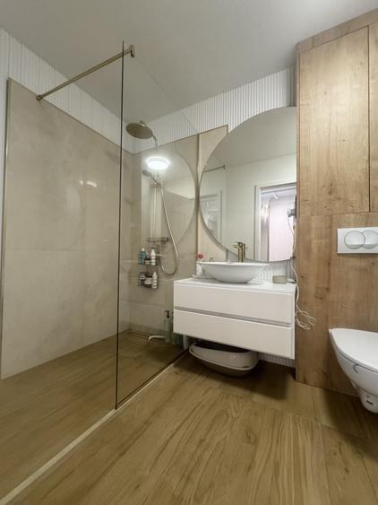 Apartament cu 3 camere semidecomandat, mobilat în Florești