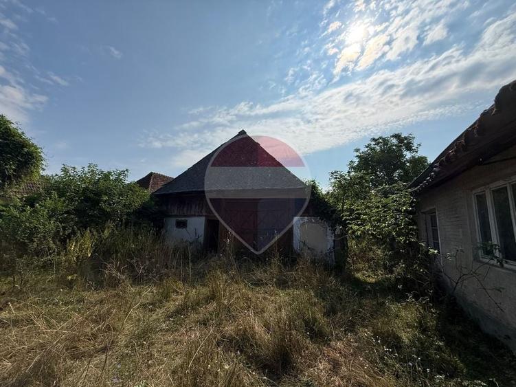 Casă individuală cu 4 camere cu Teren 3362 Mp în Mireșu Mare