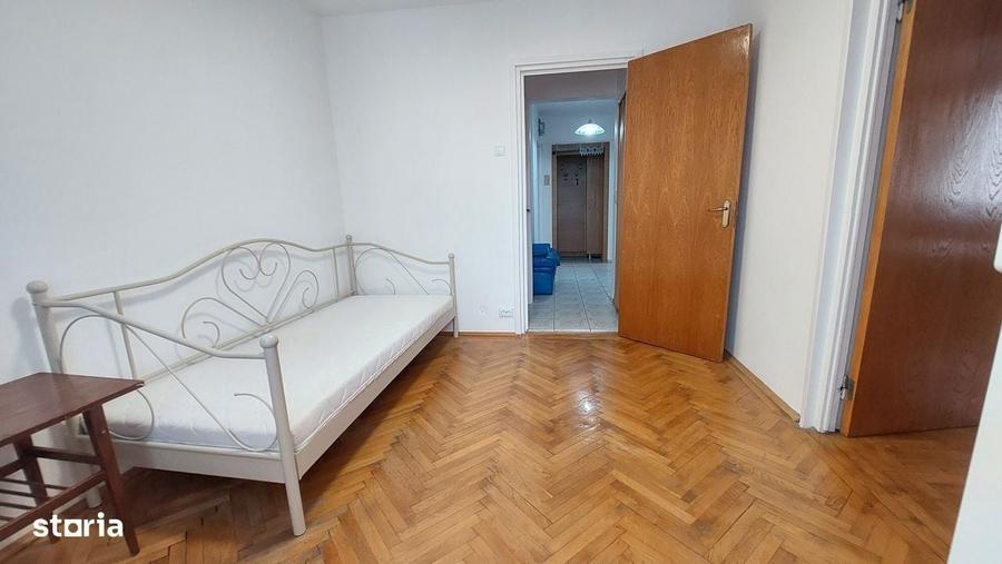 Apartament cu 3 camere decomandat în Titan