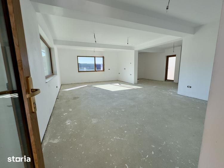 Casă cu 4 camere cu Teren 1000 Mp în Bârnova