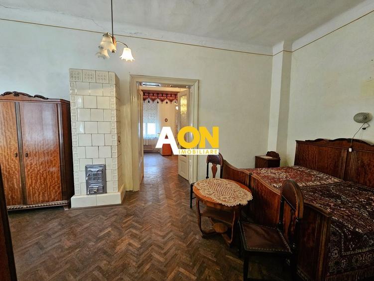 Casă individuală cu 5 camere cu Canalizare în Central