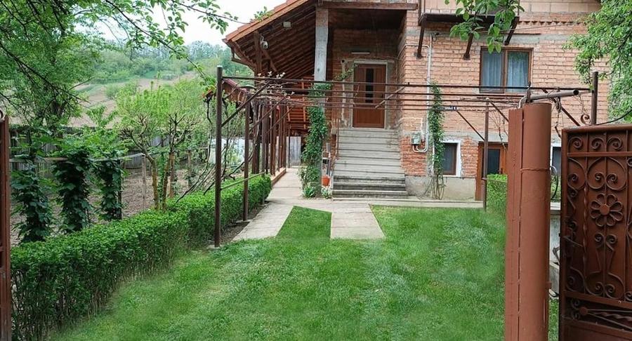 Casă cu 3 camere cu Teren 1800 Mp în Piscoiu