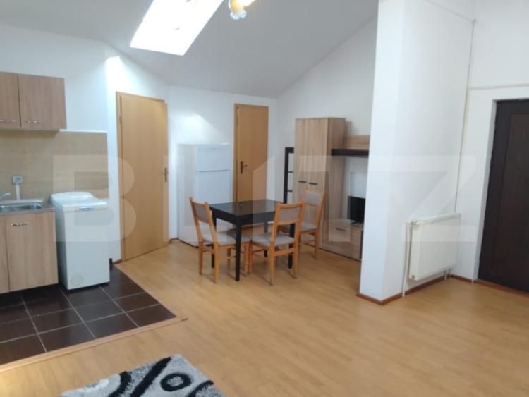 Apartament cu 3 camere semidecomandat, mobilat în Gilău