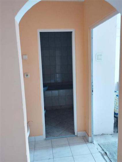 Apartament cu 3 camere decomandat, mobilat în 9 Mai